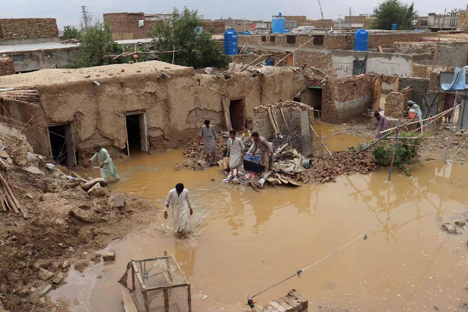 巴基斯坦俾路支省灾区震后进入紧急状态[组图] _ 图片中国_中国网