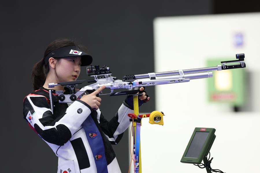 How did the Chinese athletes perform on day three of the Paris 2025