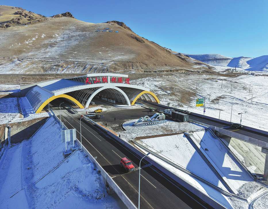 World's longest expressway tunnel opens to traffic, crossing Tianshan  Mountains - Chinadaily.com.cn